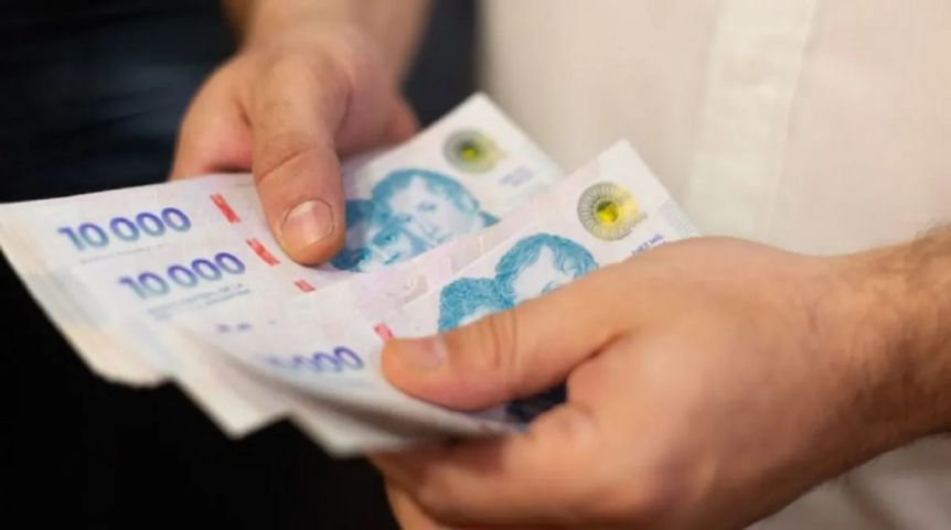 Por decreto, el Gobierno subió el Salario Mínimo, Vital y Móvil a $302.600