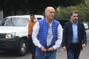 Sin rastros de sigla y color, el PRO bonaerense aprobó el frente con La Libertad Avanza