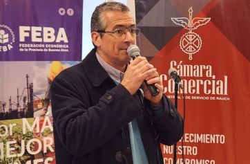 Un puñado de intendentes van por bancas junto a la vicegobernadora y un ministro