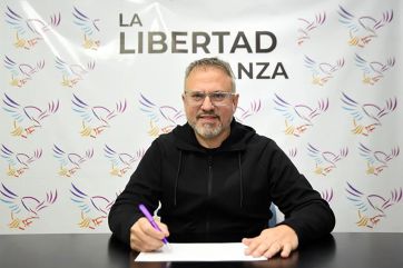 Un puñado de intendentes van por bancas junto a la vicegobernadora y un ministro