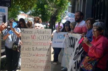 Autoconvocados de IOMA se cansaron y pidieron otra vez la renuncia de Giles