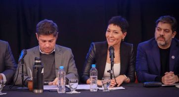 Foto de unidad en un peronismo agrietado: Kicillof y Mayra estuvieron juntos en Quilmes