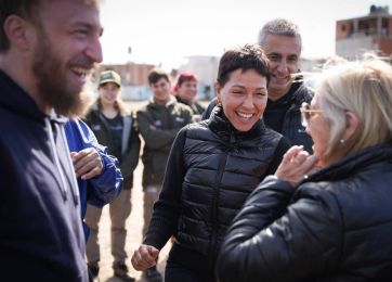 ¡Saludos a Villa Fiorito!: Cristina hace campaña por audios de WhatsApp