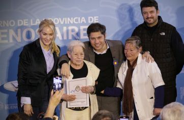 Entre inauguraciones y entrega de patrulleros, Kicillof llevó su campaña a tres distritos opositores