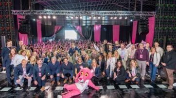 La Pantera Rosa, Messi y el Hombre Araña, a ritmo de Sandro en la campaña del centro
