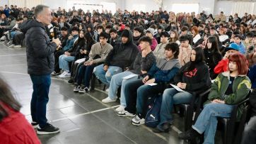 Intendentes desolados: los coroneles no tienen quien los anote en las listas