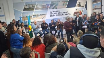 Kicillof también piensa en octubre: compartió un acto en Ensenada con Taiana