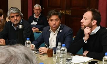 Tras acordar salarios, Kicillof recibió a gremios con miras a la elección provincial