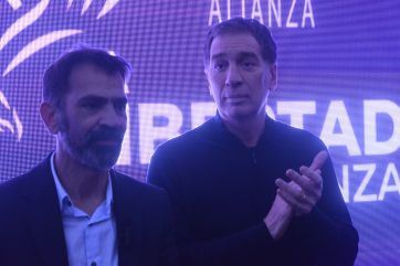 Con críticas al kirchnerismo, Santilli encabezó un acto en La Plata