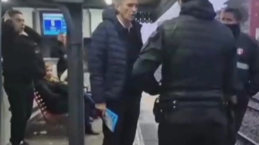 Choque en la estación: Katopodis resistió un intento de la Federal de evitar que reparta volantes