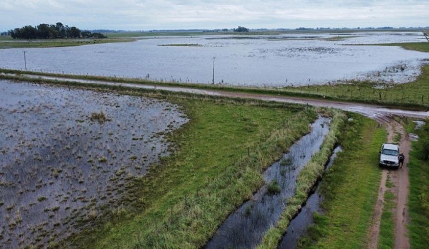 El interior bonaerense está bajo agua y en los distritos reclaman obras a Nación y Provincia