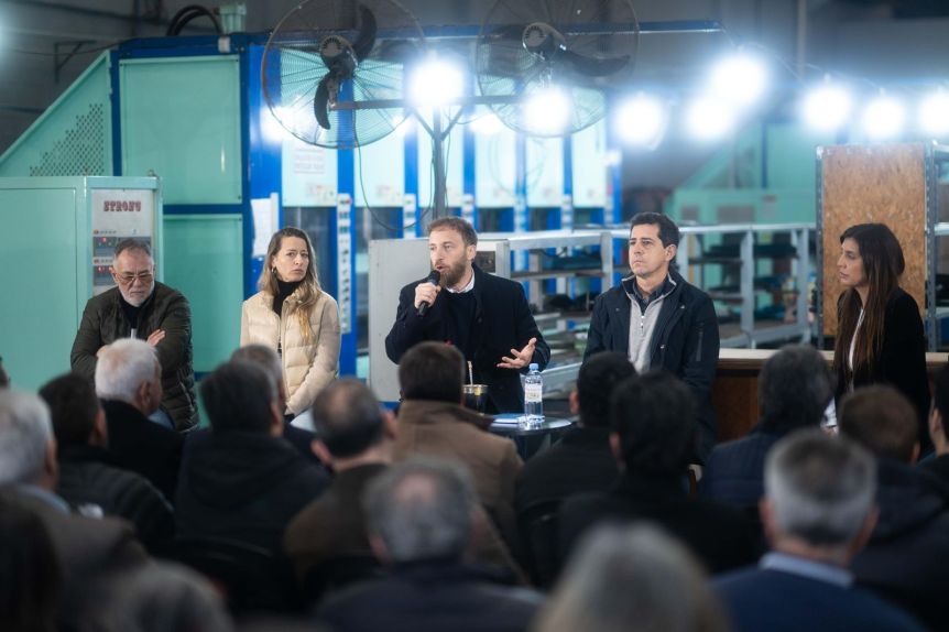 Otermín y Wado de Pedro se reunieron con representantes de empresas y cámaras de Lomas