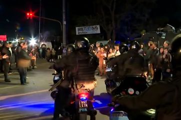 Incidentes en el acto de Milei: piñas, piedras y un herido