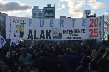Kicillof cerró la campaña de Fuerza Patria junto a Alak y pidió “un último esfuerzo”