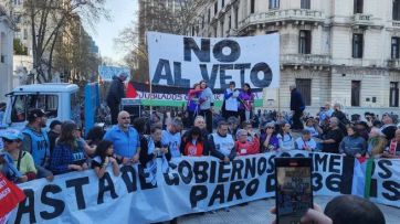 Con sesión, marcha y denuncia penal, sigue la pelea por las universidades