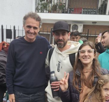 Cristina saludó en el balcón a una multitud que clama por su libertad