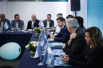 Mientras patean el endeudamiento, Kicillof se reunió con intendentes en la FAM