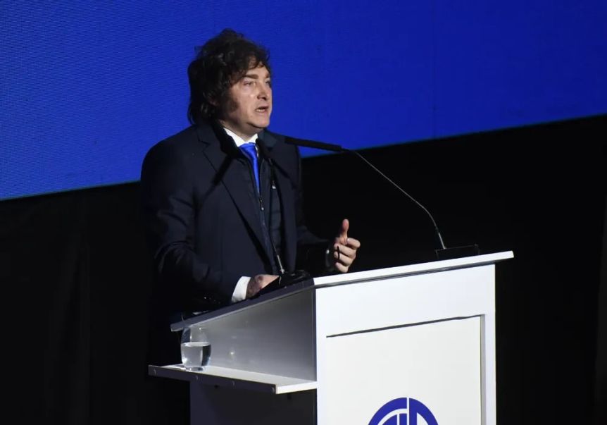 Mientras Caputo y Bessent cerraban el acuerdo, Milei destacó al sector privado en Mendoza