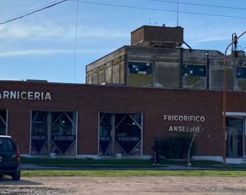 Tres Arroyos llora la pérdida de dos gigantes: Anselmo y Mustad cierran y dejan 210 familias a la deriva