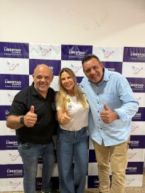 Sigue la campaña libertaria: Curestis se mostró con Karen Reinchardt junto a 250 fiscales