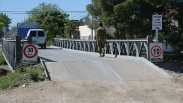 Insólito: Milei le cobra a Bahía por los puentes de emergencia que pusieron tras el temporal