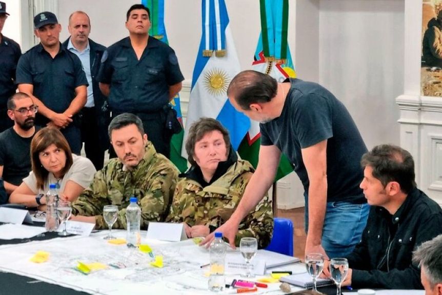 Insólito: Milei le cobra a Bahía por los puentes de emergencia que pusieron tras el temporal