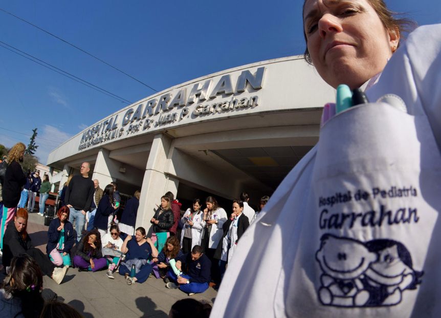 Milei promulgó las leyes de emergencia pediátrica y universitaria, pero se niega a aplicarlas