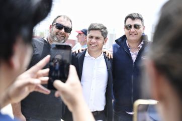 Sin Taiana, Kicillof recorrió la Segunda con el foco puesto en la educación y la industria