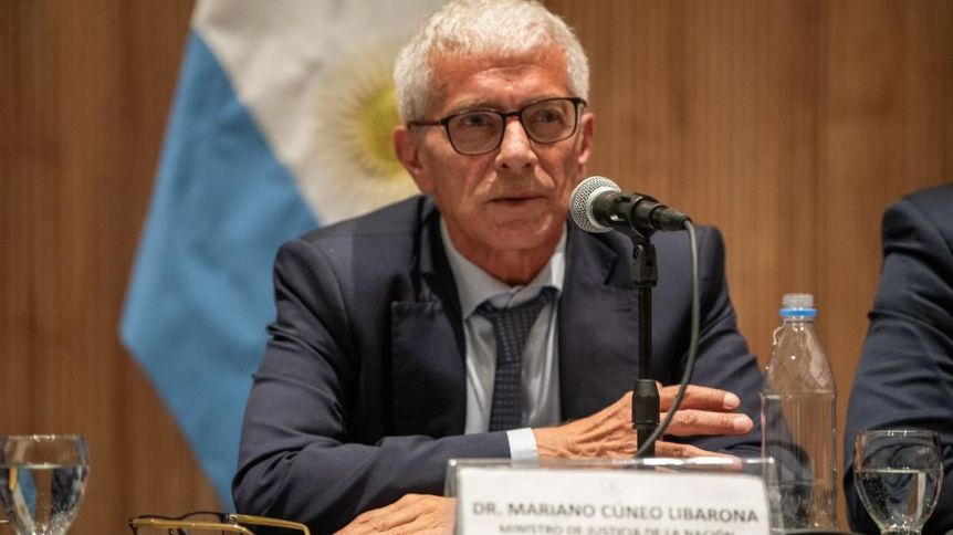 La renuncia de otro ministro sacude a Milei a días de las elecciones nacionales