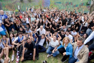 Junto a los sectores perjudicados por Milei, Kicillof cerró la campaña con Massa y Taiana