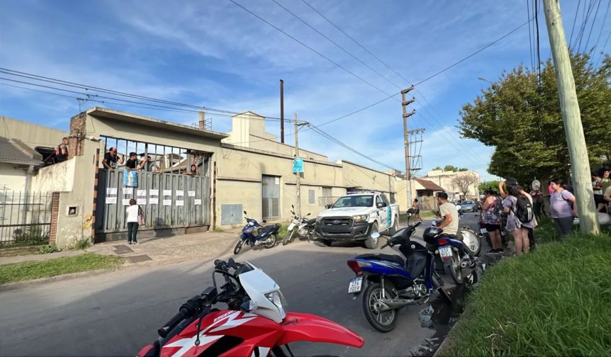 Tensión: trabajadores de una acería denuncian el cierre y toman la planta