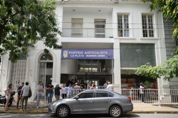 Las especulaciones sobre la vendetta contra La Cámpora de un póker de intendentes