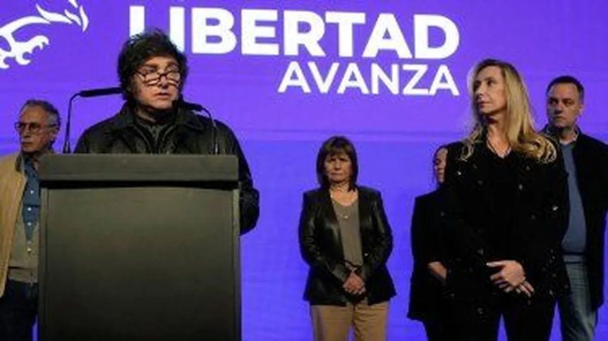 Polos opuestos: una encuesta nacional muestra al Presidente en la cima y a Karina en su peor momento