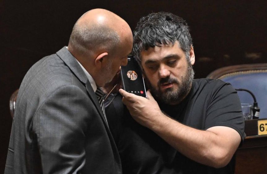 Fotoperiodismo del bueno: la imagen que causó revuelo en la Legislatura