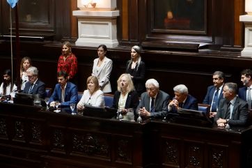 Recibieron diplomas los legisladores electos en medio del debate por el endeudamiento