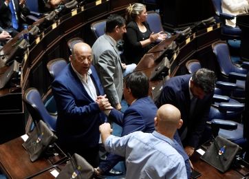 Recibieron diplomas los legisladores electos en medio del debate por el endeudamiento