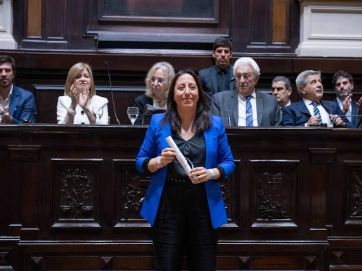 ¿Jura con glamour o desastre?: los outfits que eligieron los nuevos diputados y senadores bonaerenses