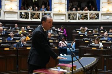 ¿Jura con glamour o desastre?: los outfits que eligieron los nuevos diputados y senadores bonaerenses