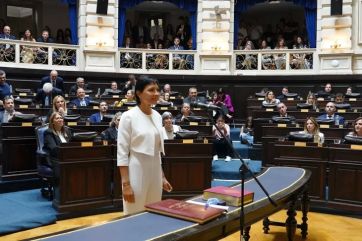 ¿Jura con glamour o desastre?: los outfits que eligieron los nuevos diputados y senadores bonaerenses
