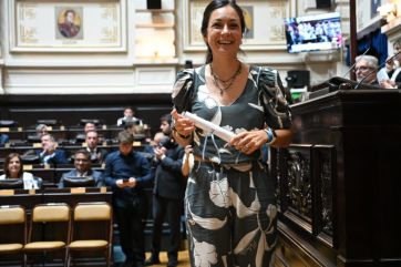 ¿Jura con glamour o desastre?: los outfits que eligieron los nuevos diputados y senadores bonaerenses