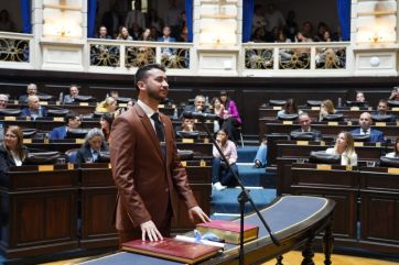 ¿Jura con glamour o desastre?: los outfits que eligieron los nuevos diputados y senadores bonaerenses