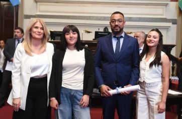 Ruido en el peronismo: sin elegir a las autoridades, juraron los nuevos senadores