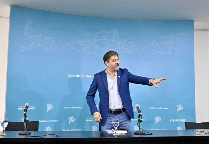 Bianco explicó el mecanismo de financiamiento y cruzó a Milei por la deuda que tomó