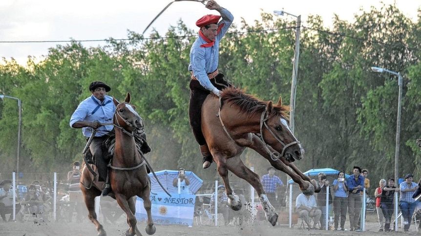 Sigue la novela de los gauchos que no toman jugo y un intendente no baja la guardia