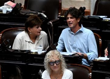 Sesión caliente por la reforma laboral: gritos, insultos y mociones cruzadas