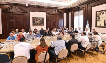 Kicillof entre revueltas internas, el peronismo sin manija y una gira pospuesta