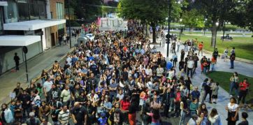 La Plata: marcha de antorchas en defensa de las universidades