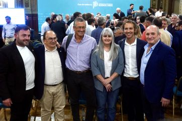 Kicillof con intendentes: reclamos por recursos y pase de factura a Milei