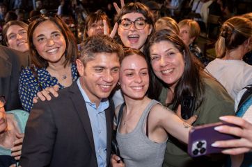 Entre la diplomacia y la política: el saldo del viaje de Kicillof a España