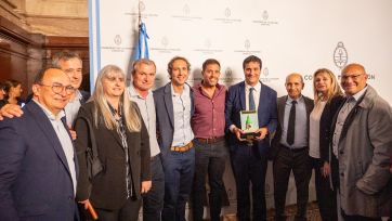 Un clásico: la política en la Feria del Libro